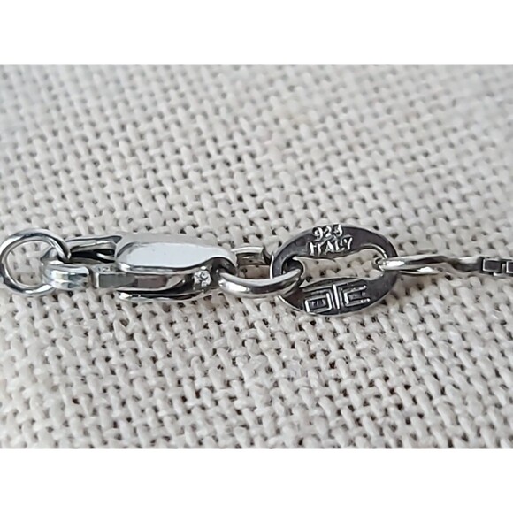 925 Sterling Silver Claddagh Pendant Necklace, Vintage - Picture 6 of 10